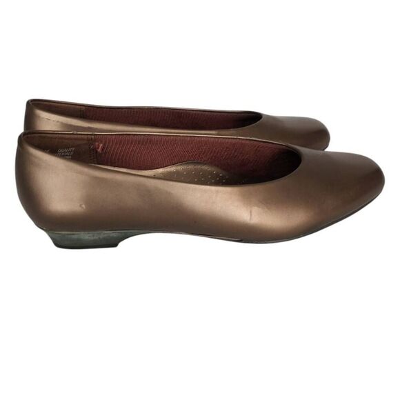 ASHLEY TAYLOR BRONZE FLAT SHOES SZ.8 GUC. - Picture 4 of 6